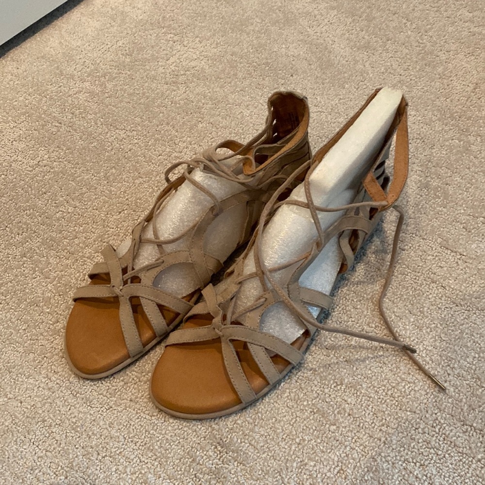 Brand New Gentle Souls lace up sandals size 9 1/2 M